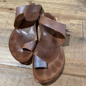 Cydwoq leather sandals